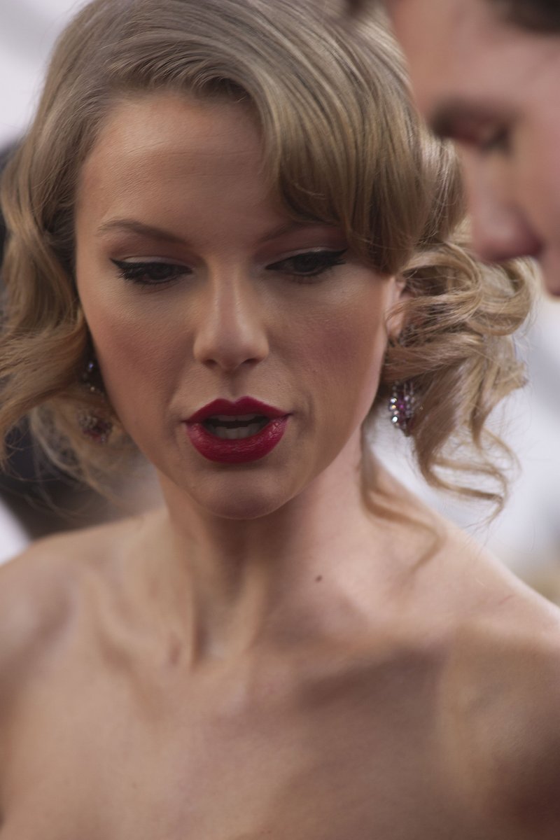 Taylor Swift at 71st Annual Golden Globe Awards — photo 183