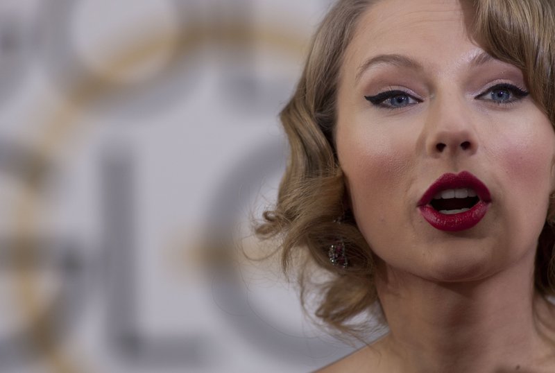 Taylor Swift at 71st Annual Golden Globe Awards — photo 185