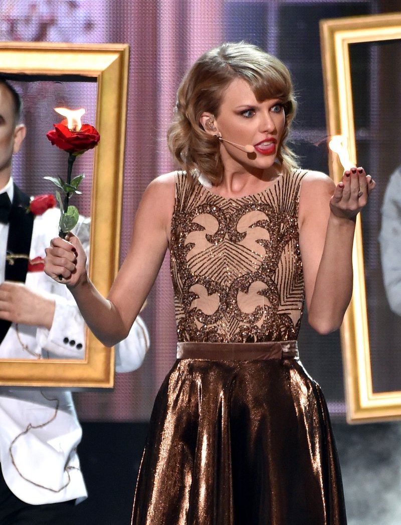 Taylor Swift at 2014 American Music Awards — photo 7