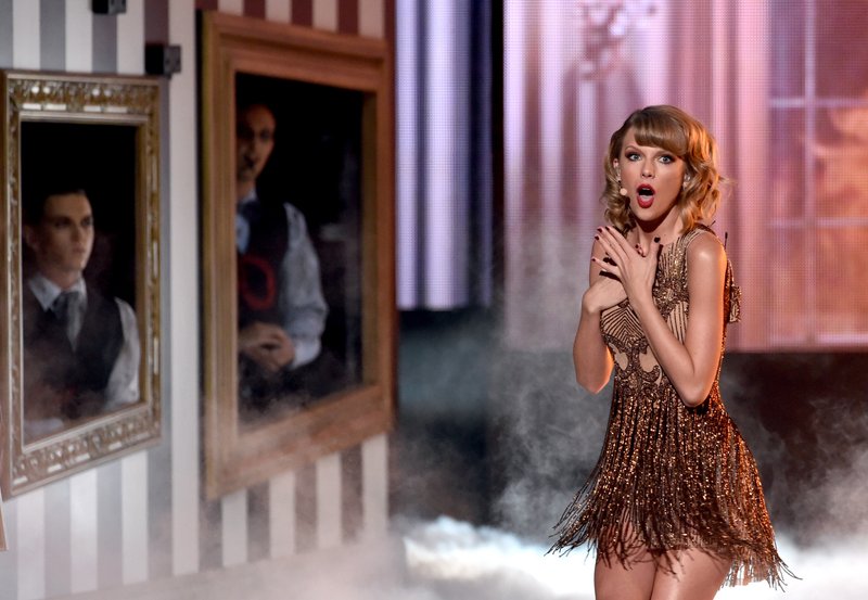 Taylor Swift at 2014 American Music Awards — photo 8