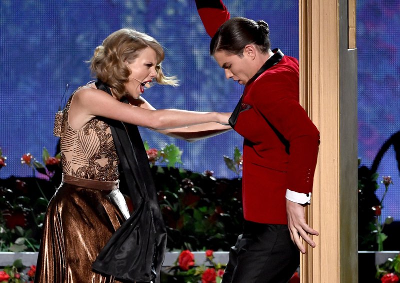 Taylor Swift at 2014 American Music Awards — photo 12