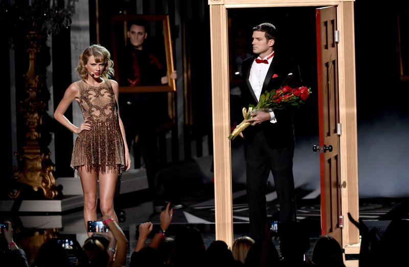 Taylor Swift at 2014 American Music Awards — photo 15
