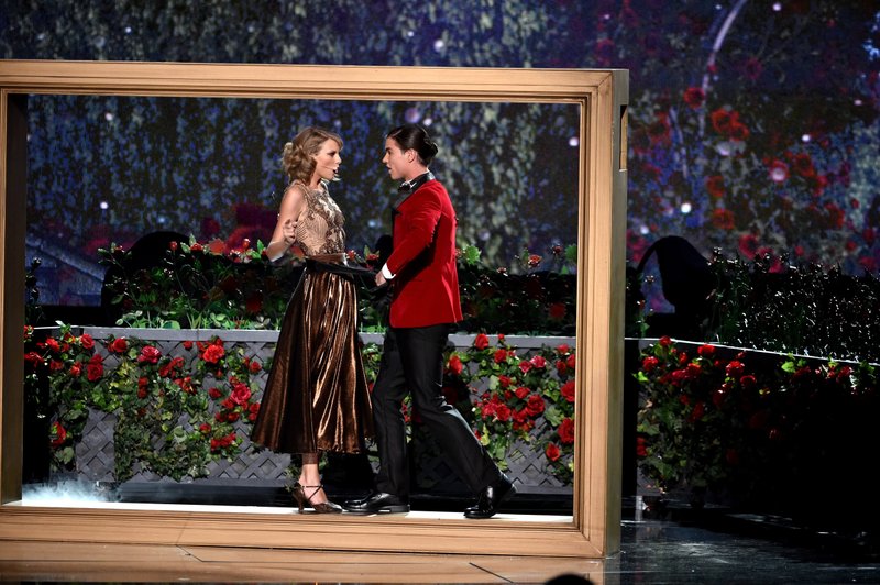 Taylor Swift at 2014 American Music Awards — photo 17