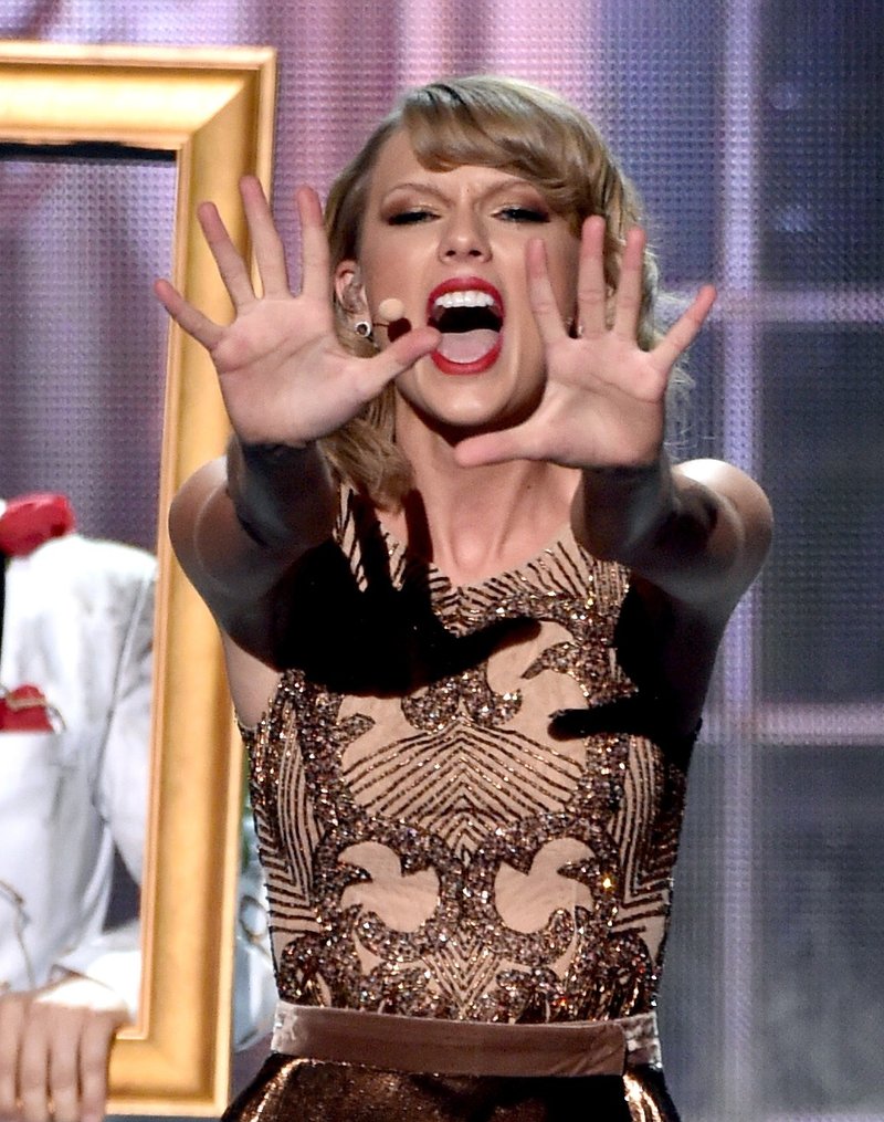 Taylor Swift at 2014 American Music Awards — photo 22