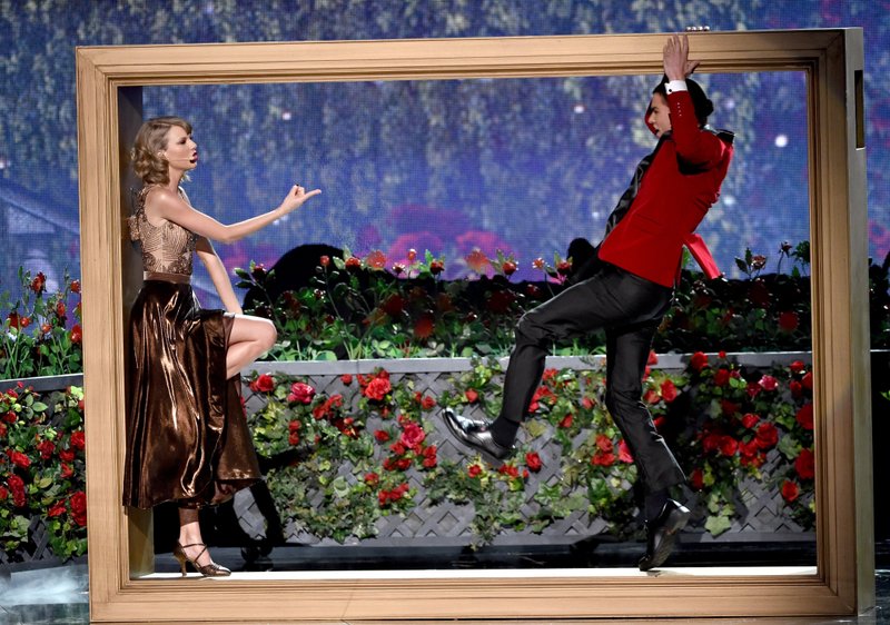 Taylor Swift at 2014 American Music Awards — photo 28
