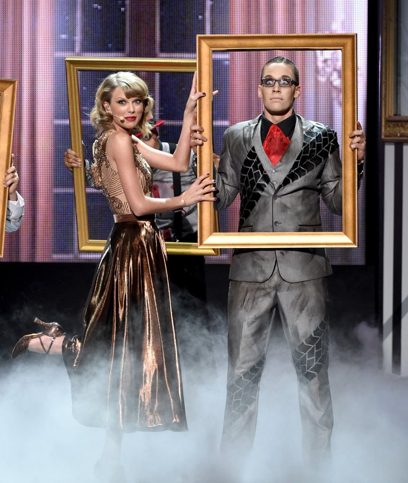 Taylor Swift at 2014 American Music Awards — photo 29