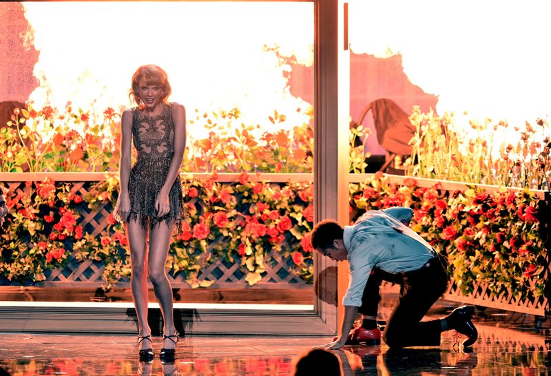 Taylor Swift at 2014 American Music Awards — photo 38