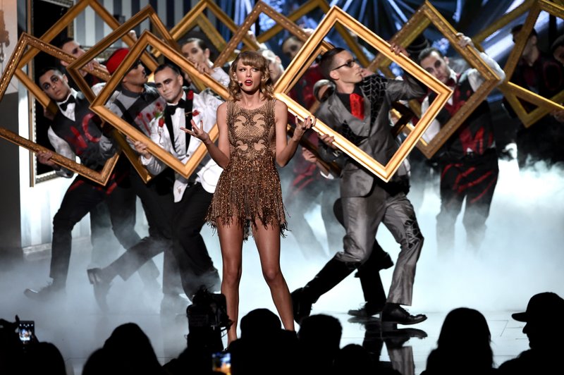Taylor Swift at 2014 American Music Awards — photo 41