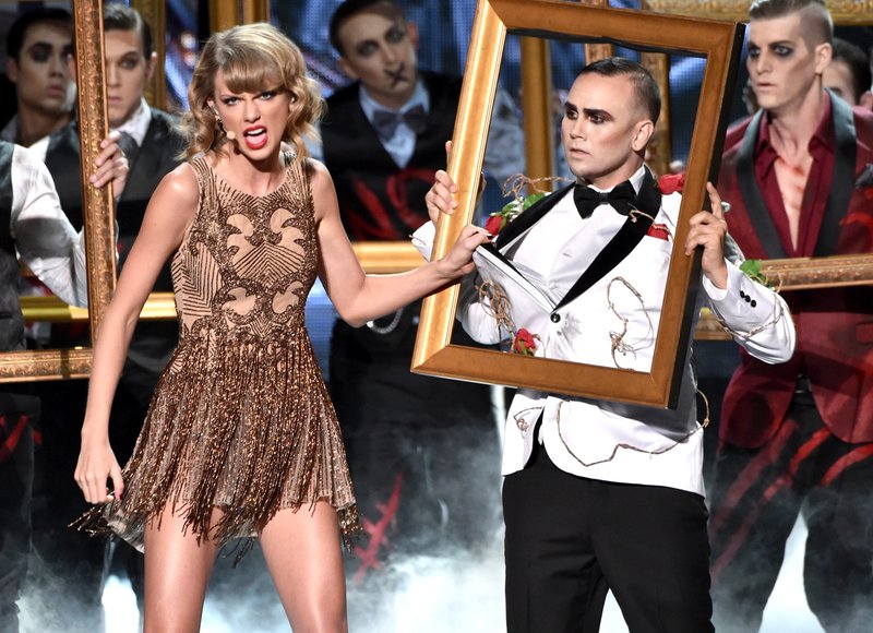 Taylor Swift at 2014 American Music Awards — photo 42