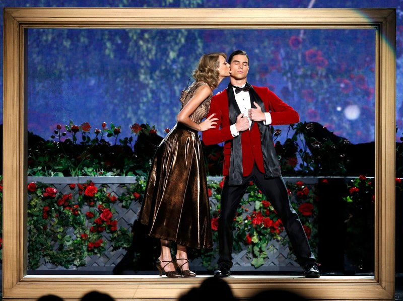 Taylor Swift at 2014 American Music Awards — photo 46