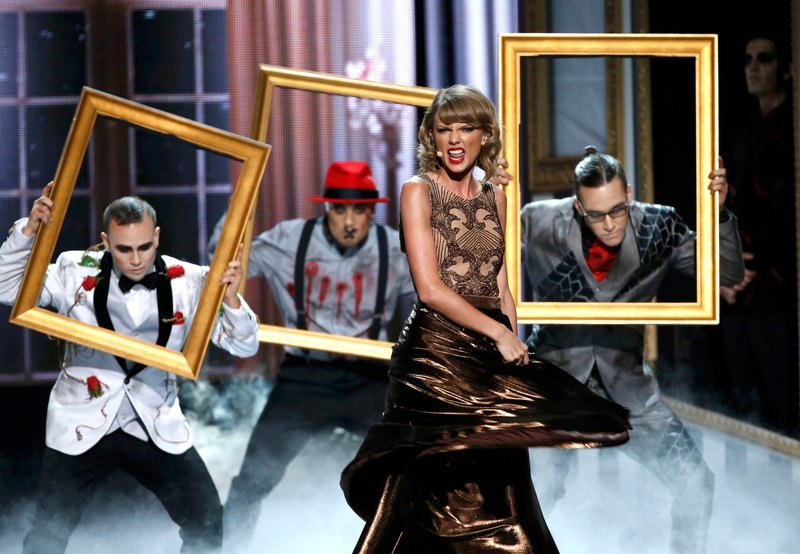 Taylor Swift at 2014 American Music Awards — photo 47
