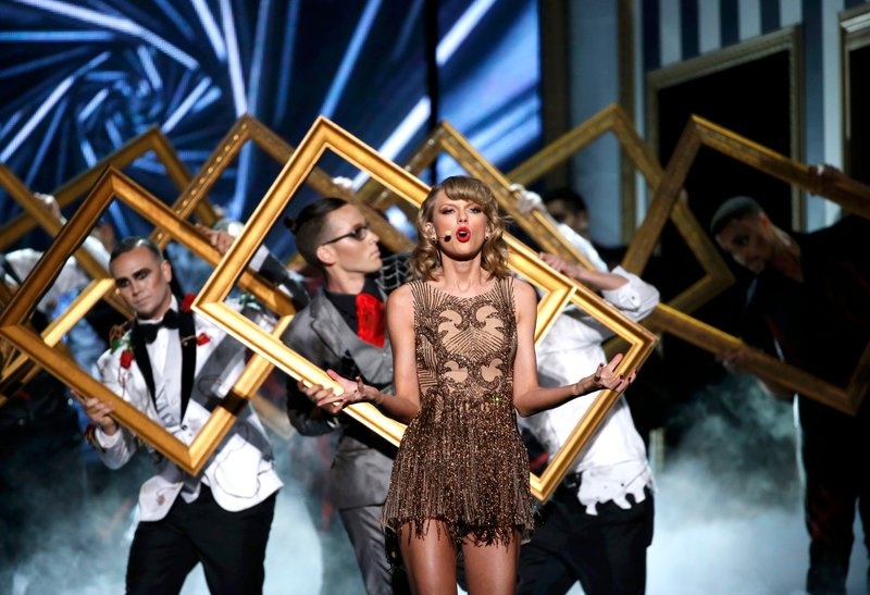 Taylor Swift at 2014 American Music Awards — photo 48