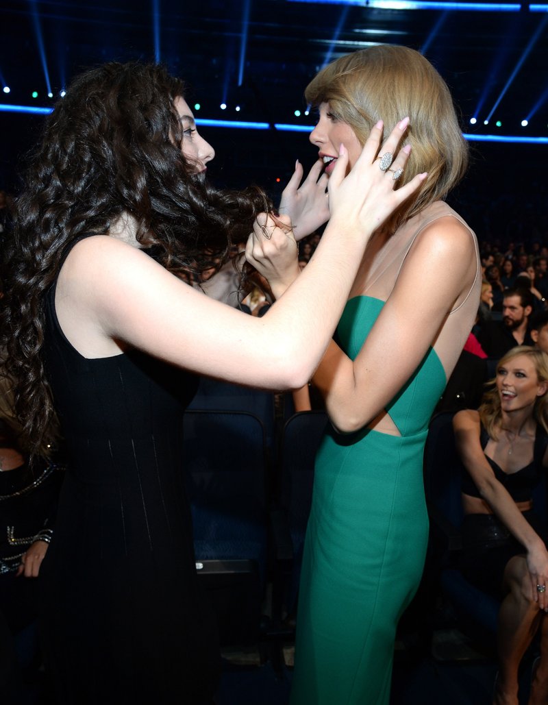 Taylor Swift at 2014 American Music Awards — photo 65