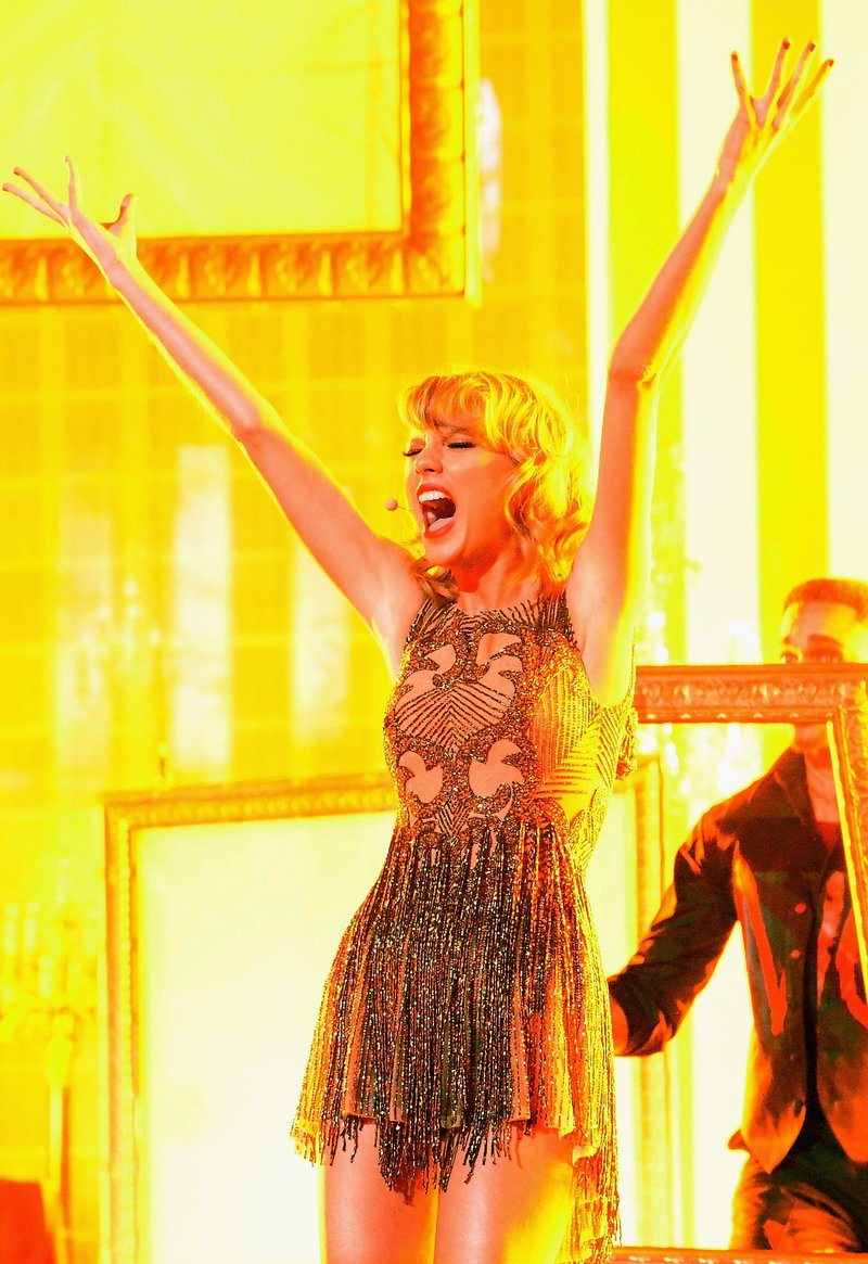Taylor Swift at 2014 American Music Awards — photo 87