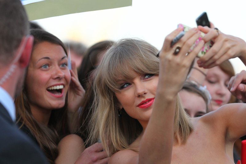 Taylor Swift at 2014 German Radio Awards — photo 11