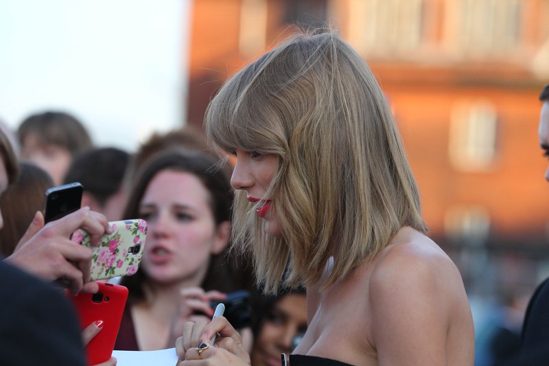 Taylor Swift at 2014 German Radio Awards — photo 12