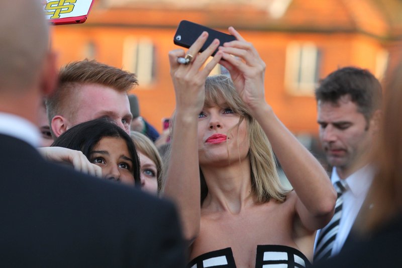 Taylor Swift at 2014 German Radio Awards — photo 14