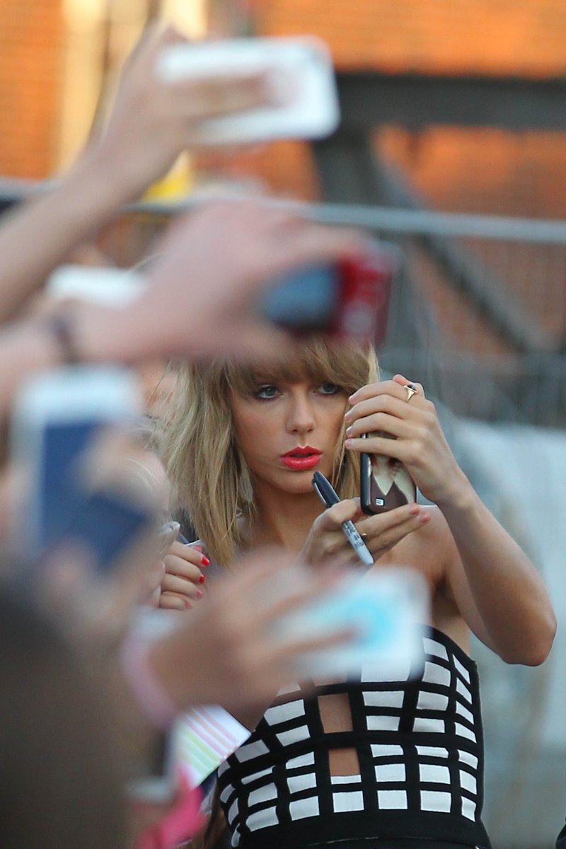 Taylor Swift at 2014 German Radio Awards — photo 19