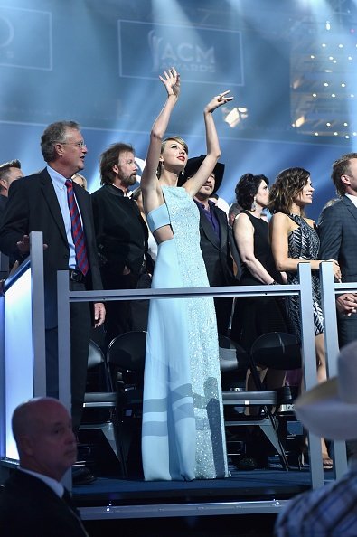 Taylor Swift at 50th Annual Academy Of Country Music Awards — photo 3