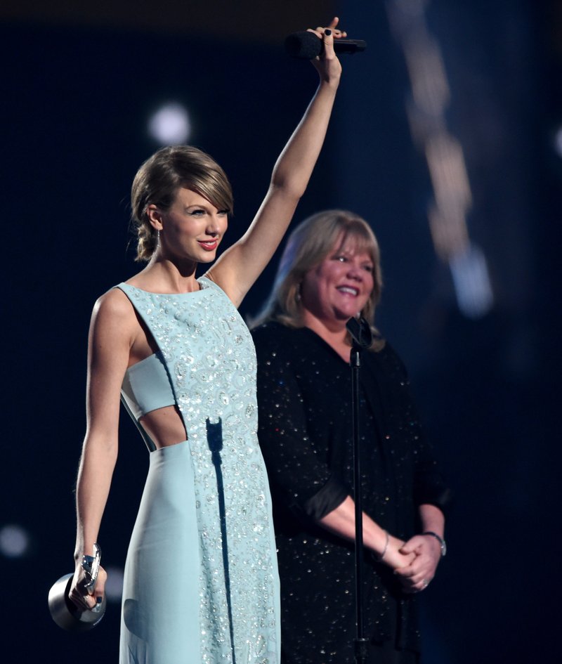 Taylor Swift at 50th Annual Academy Of Country Music Awards — photo 40