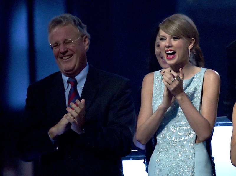 Taylor Swift at 50th Annual Academy Of Country Music Awards — photo 48