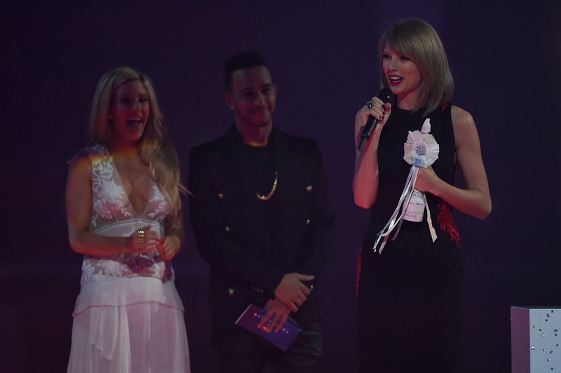 Taylor Swift at 2015 BRIT Awards — photo 50
