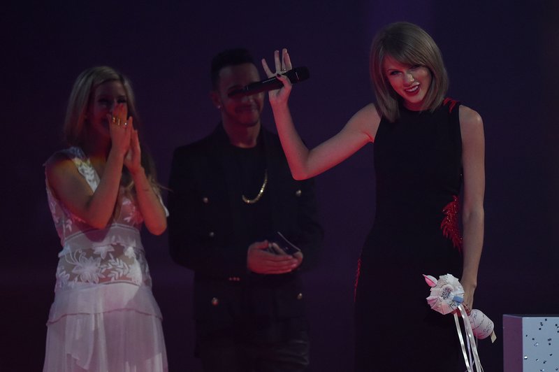 Taylor Swift at 2015 BRIT Awards — photo 52