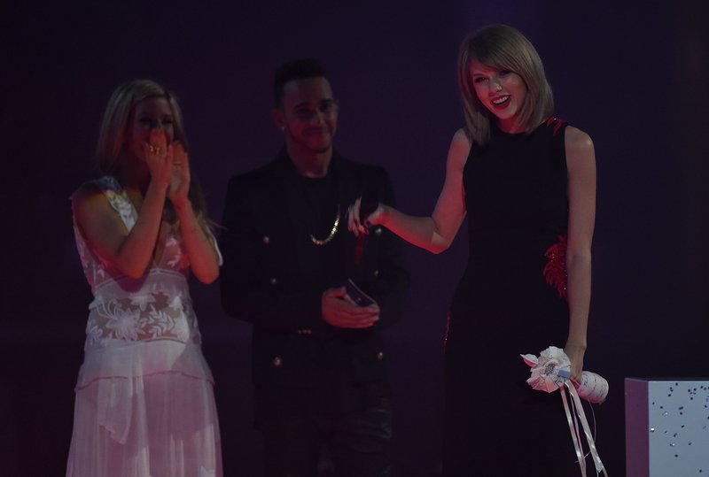 Taylor Swift at 2015 BRIT Awards — photo 53