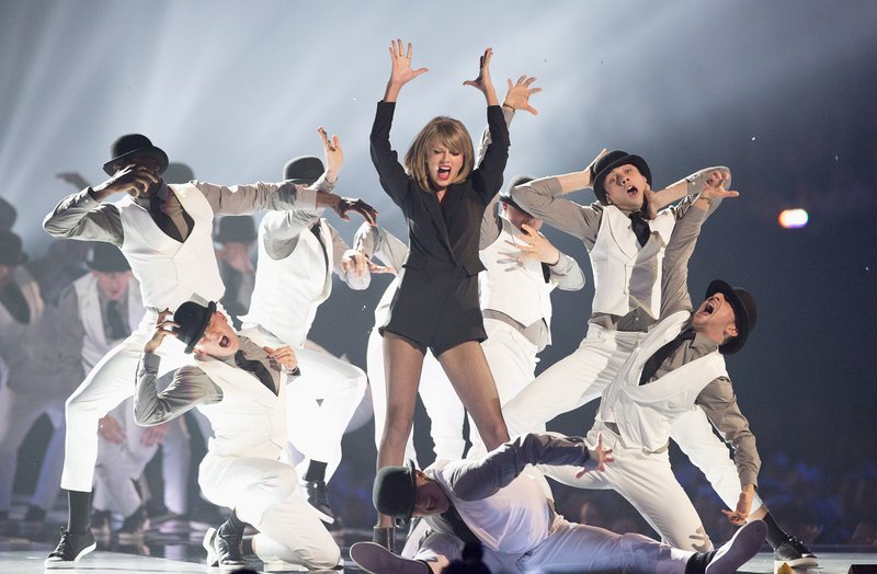 Taylor Swift at 2015 BRIT Awards — photo 66