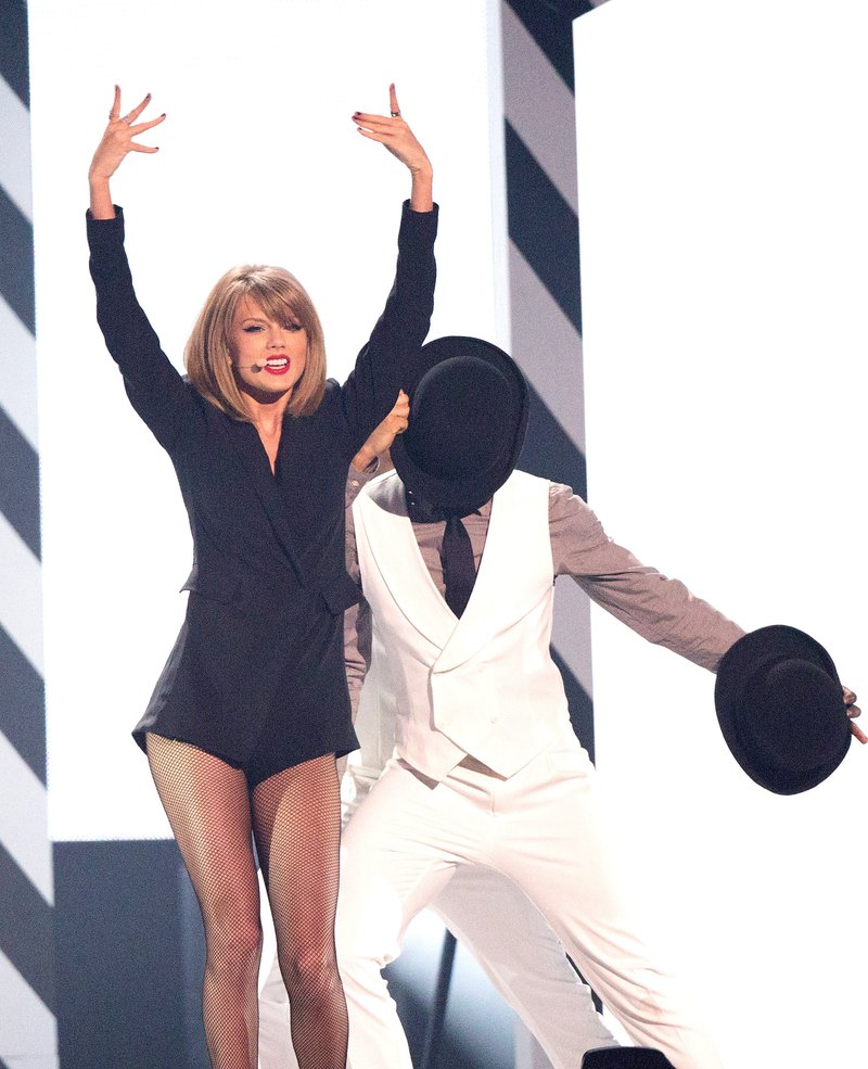 Taylor Swift at 2015 BRIT Awards — photo 68
