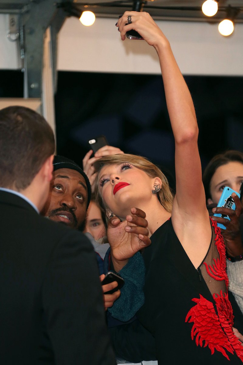 Taylor Swift at 2015 BRIT Awards — photo 74
