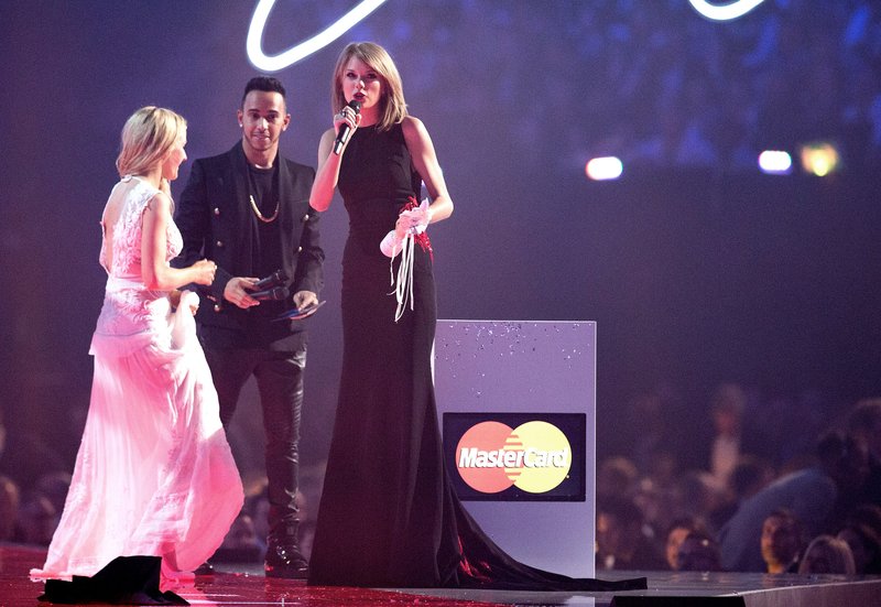 Taylor Swift at 2015 BRIT Awards — photo 79