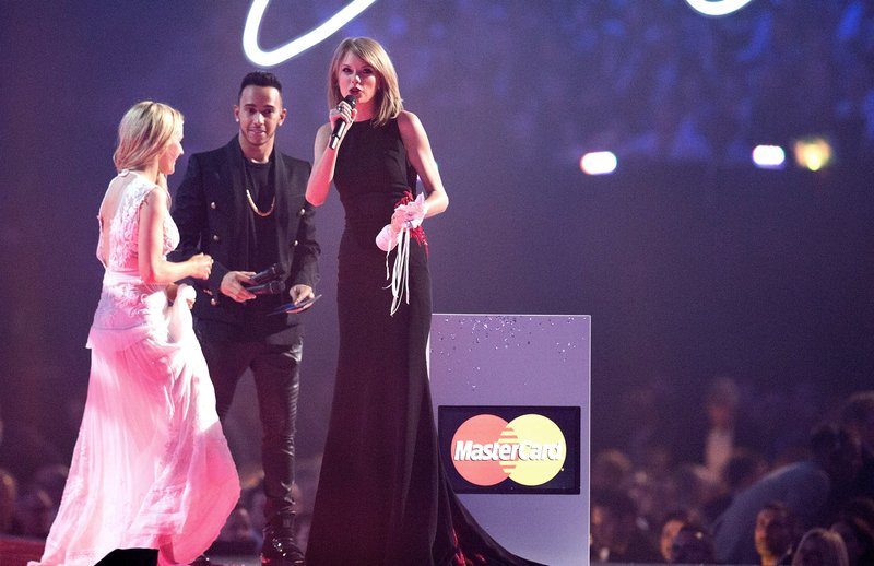 Taylor Swift at 2015 BRIT Awards — photo 80