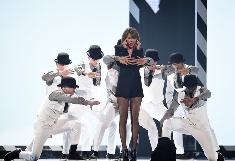 Taylor Swift at 2015 BRIT Awards — photo 119