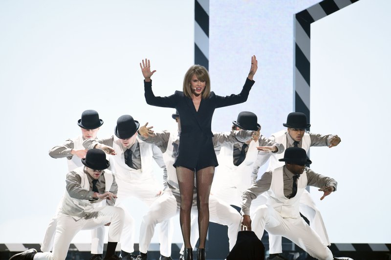 Taylor Swift at 2015 BRIT Awards — photo 121