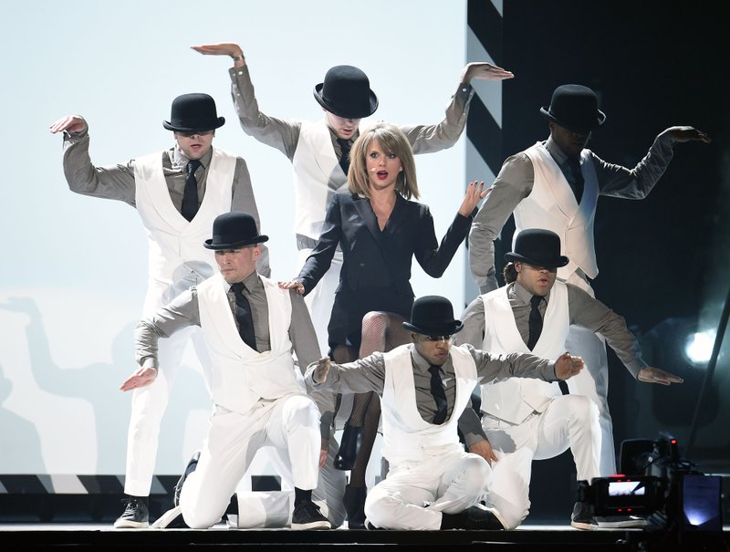 Taylor Swift at 2015 BRIT Awards — photo 124