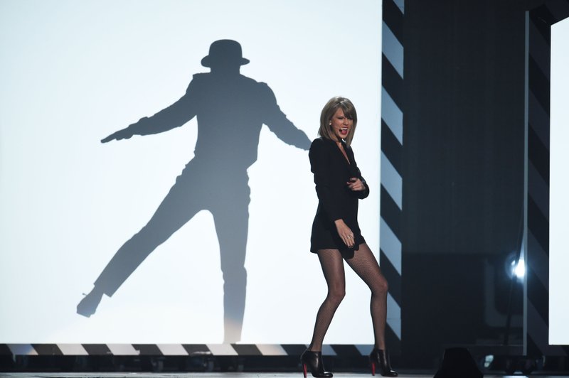 Taylor Swift at 2015 BRIT Awards — photo 126