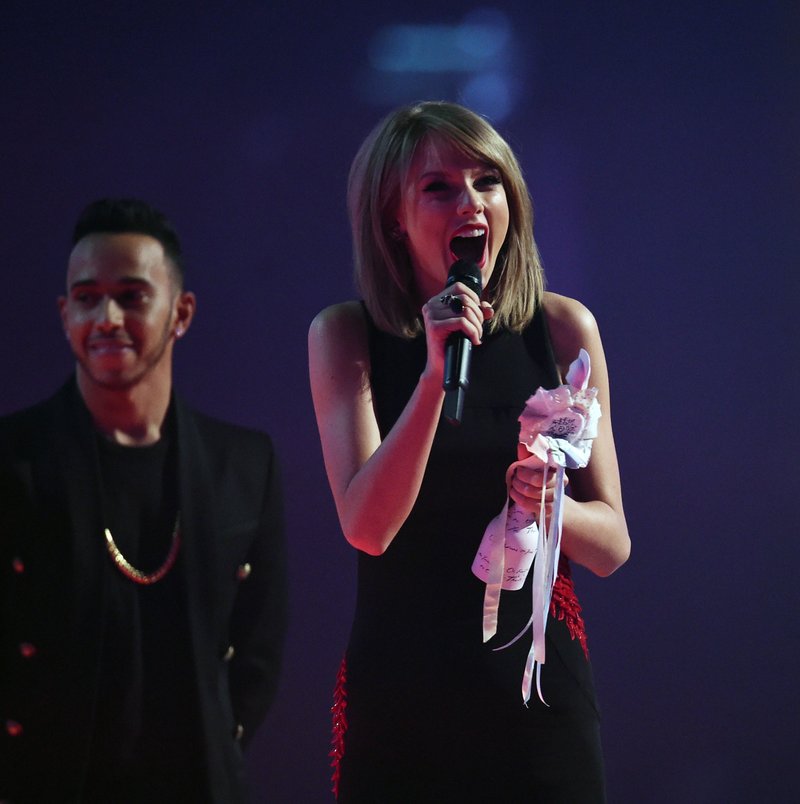 Taylor Swift at 2015 BRIT Awards — photo 132