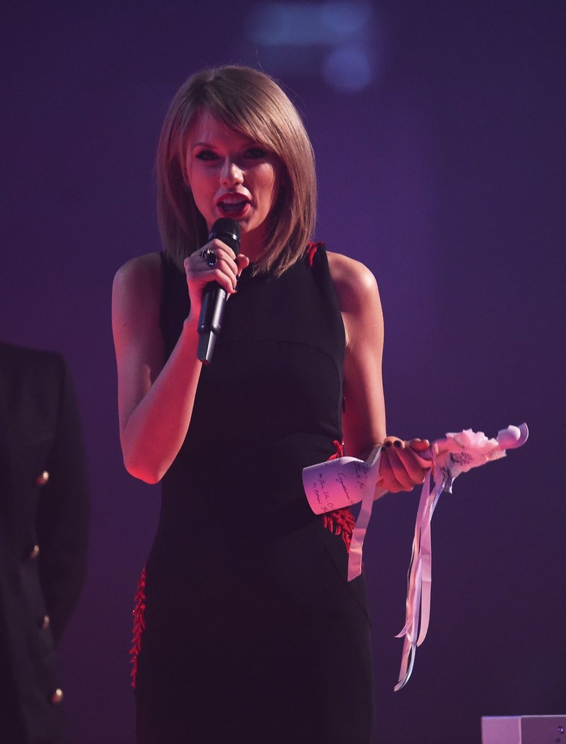 Taylor Swift at 2015 BRIT Awards — photo 134