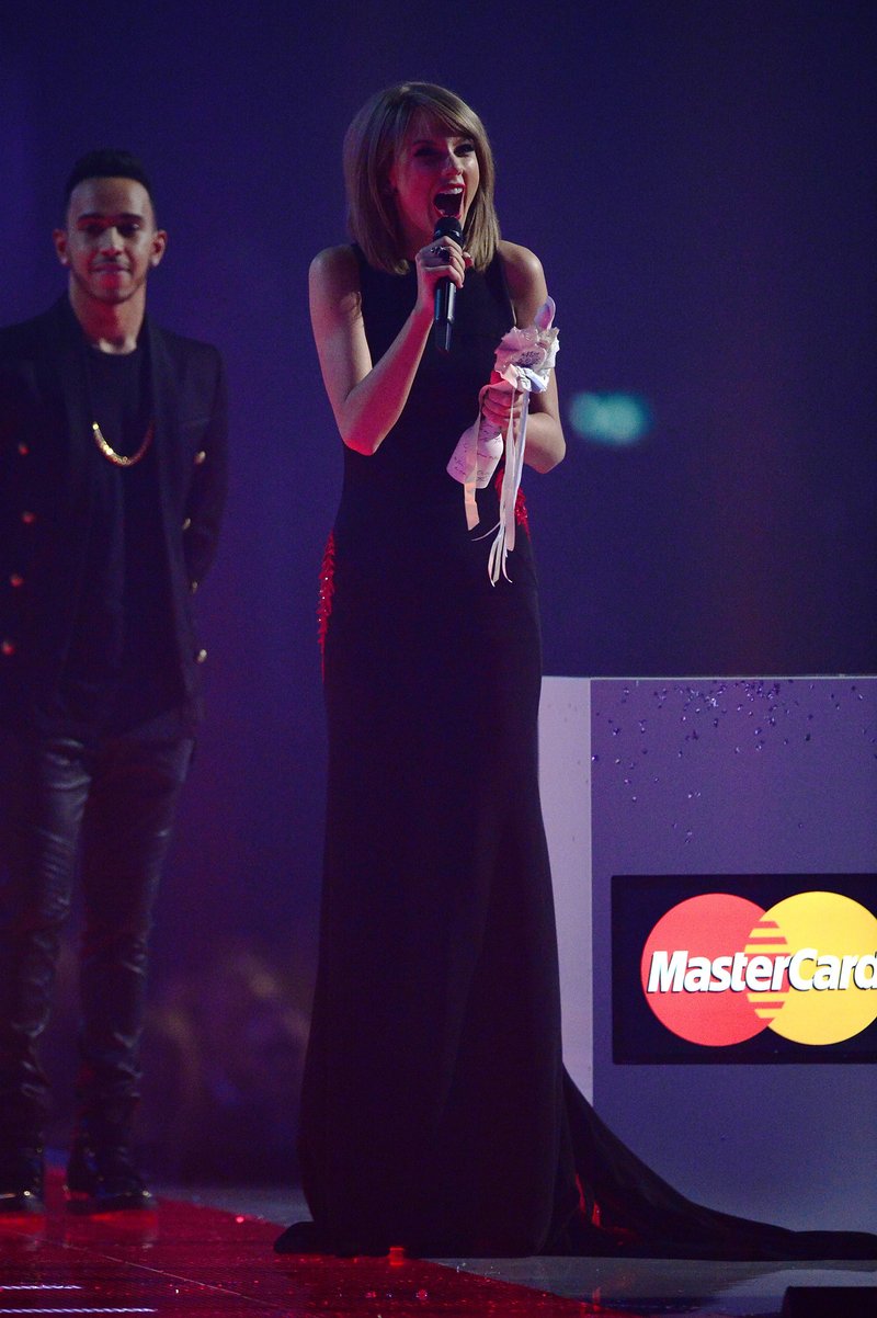 Taylor Swift at 2015 BRIT Awards — photo 137