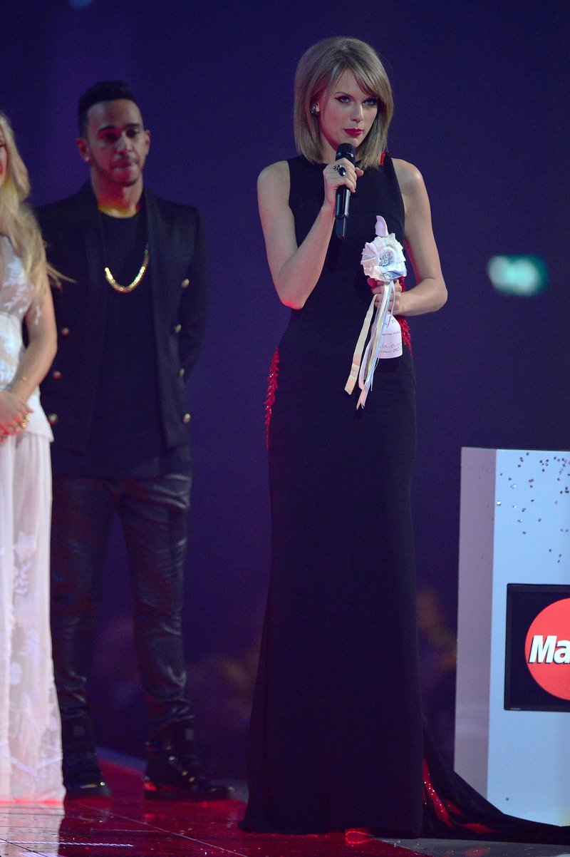 Taylor Swift at 2015 BRIT Awards — photo 138