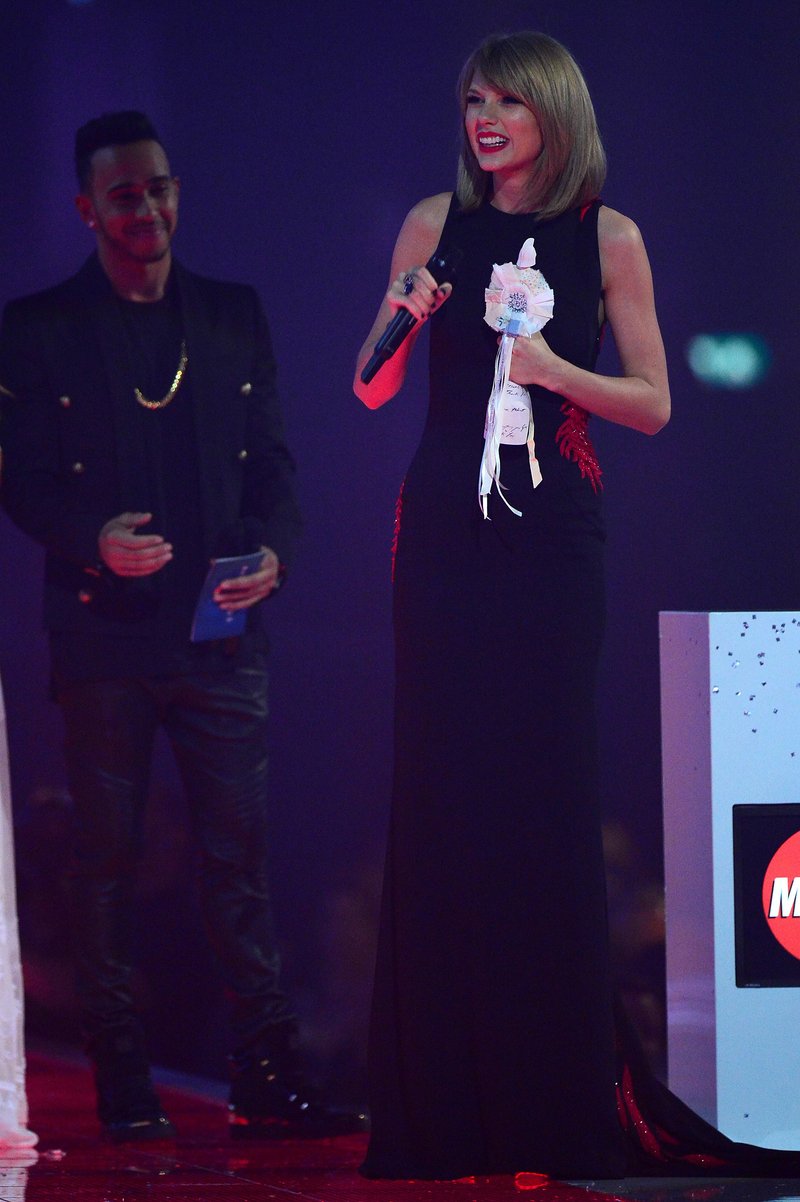 Taylor Swift at 2015 BRIT Awards — photo 140