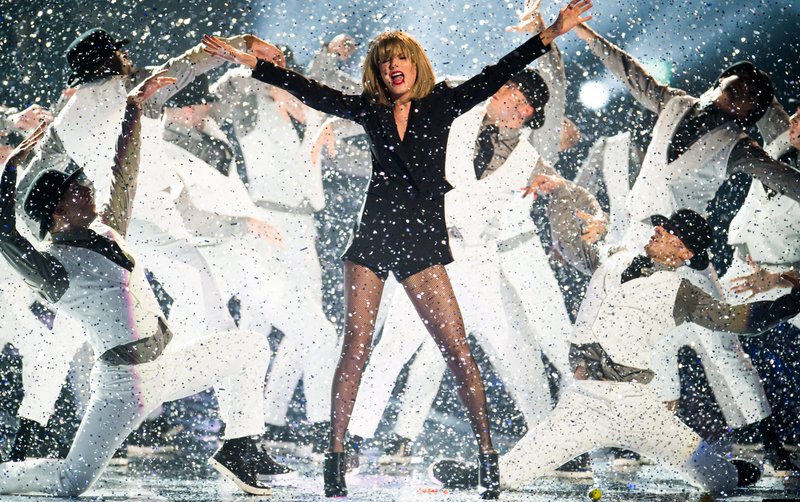 Taylor Swift at 2015 BRIT Awards — photo 153