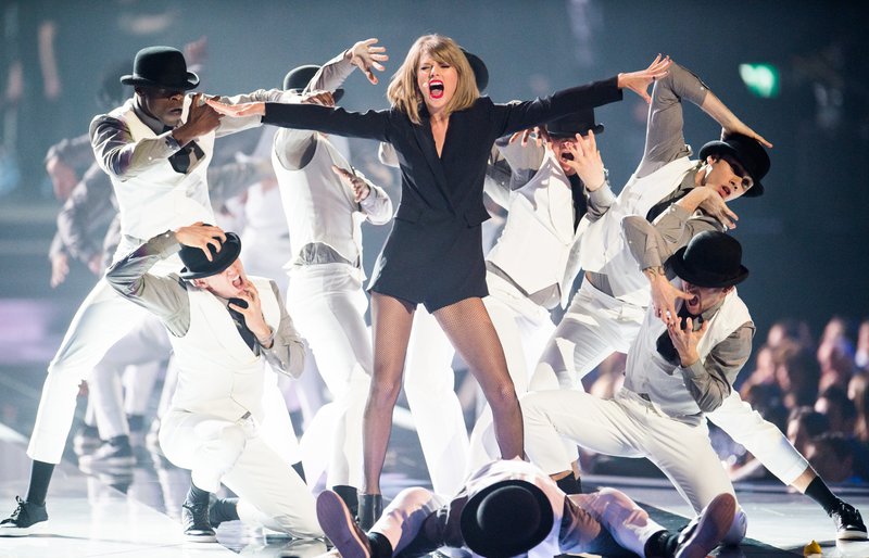 Taylor Swift at 2015 BRIT Awards — photo 154