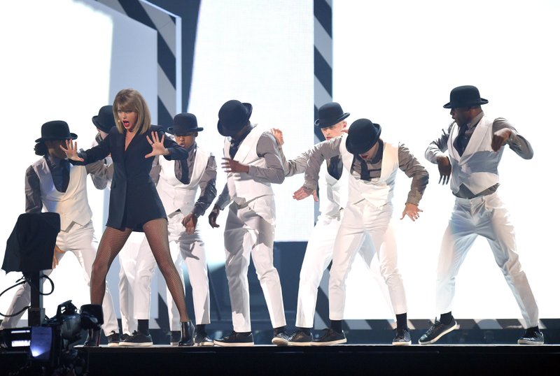 Taylor Swift at 2015 BRIT Awards — photo 175