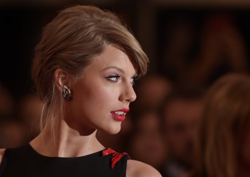 Taylor Swift at 2015 BRIT Awards — photo 220