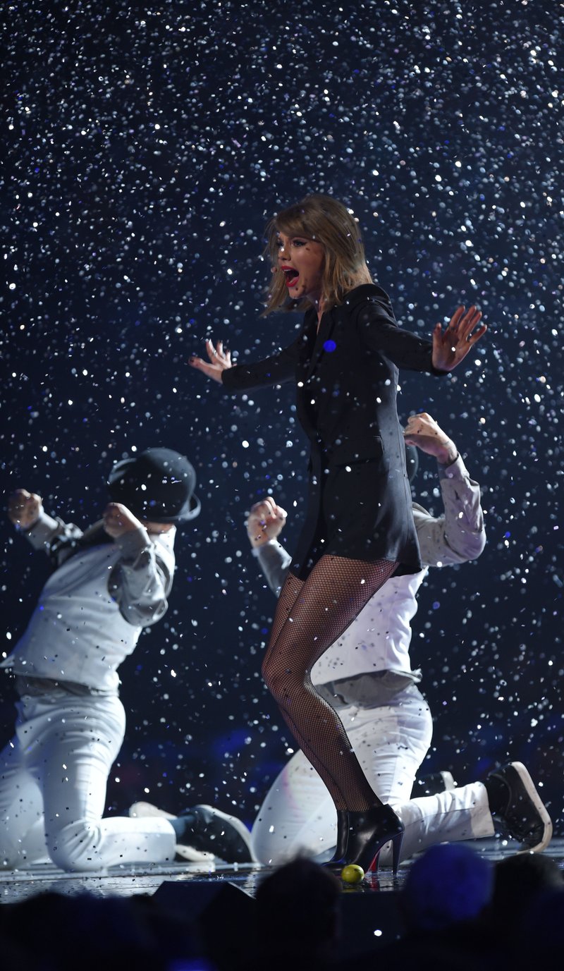 Taylor Swift at 2015 BRIT Awards — photo 263