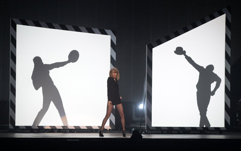 Taylor Swift at 2015 BRIT Awards — photo 319