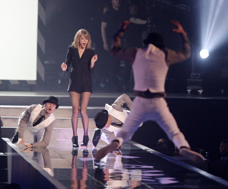 Taylor Swift at 2015 BRIT Awards — photo 327