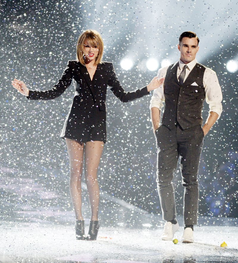 Taylor Swift at 2015 BRIT Awards — photo 346